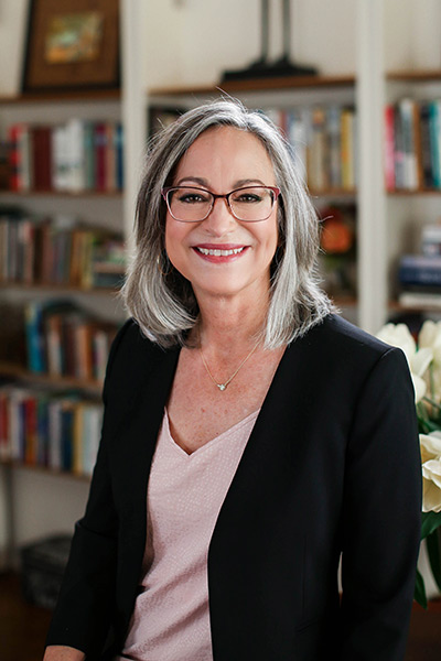 Jennifer Holland, headshot